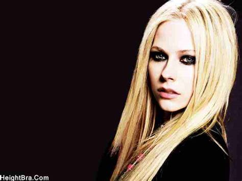 avril lavigne bra size|Avril Lavigne: Bio, Height, Weight, Age, Measurements